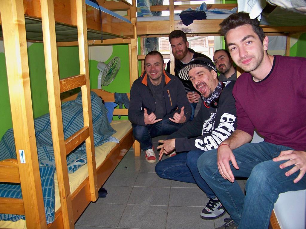 Yo Ho Hostel Warna Exterior foto